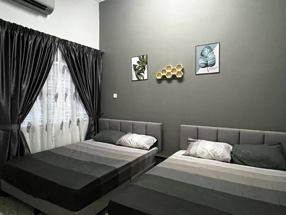 You&Me Corner Lot Homestay 17Pax Port Dickson Ngoại thất bức ảnh