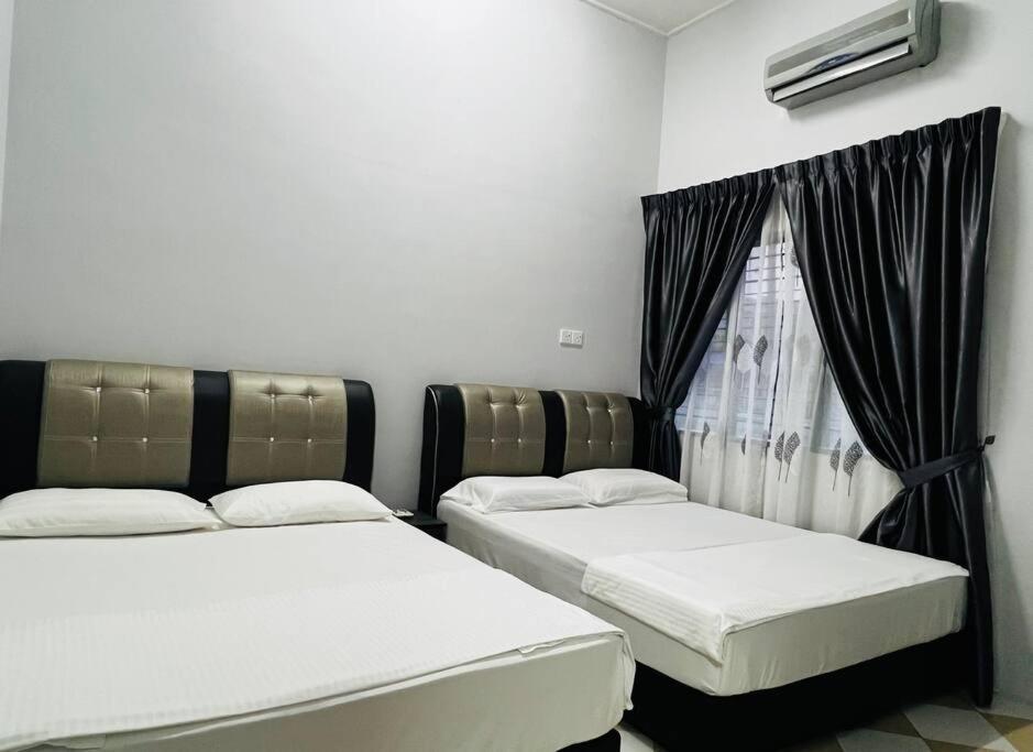 You&Me Corner Lot Homestay 17Pax Port Dickson Ngoại thất bức ảnh