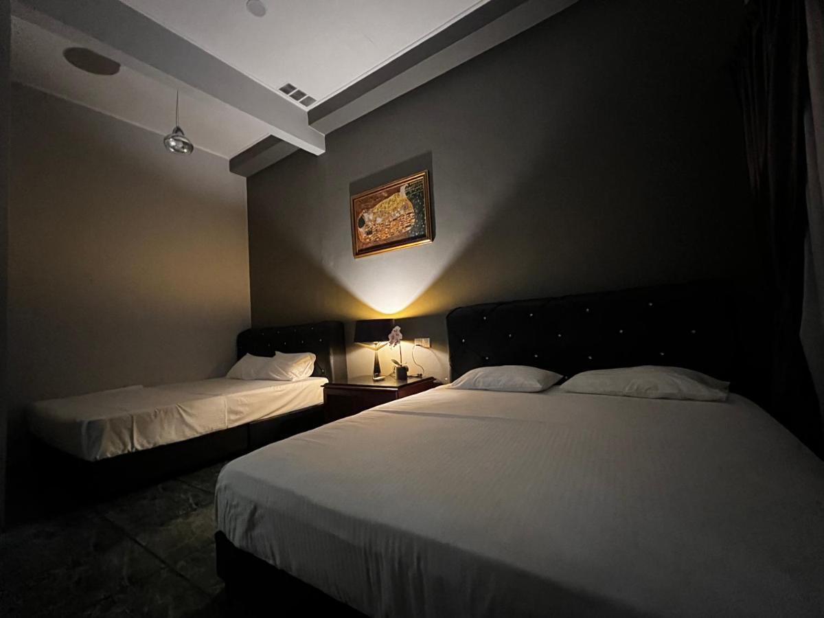 You&Me Corner Lot Homestay 17Pax Port Dickson Ngoại thất bức ảnh