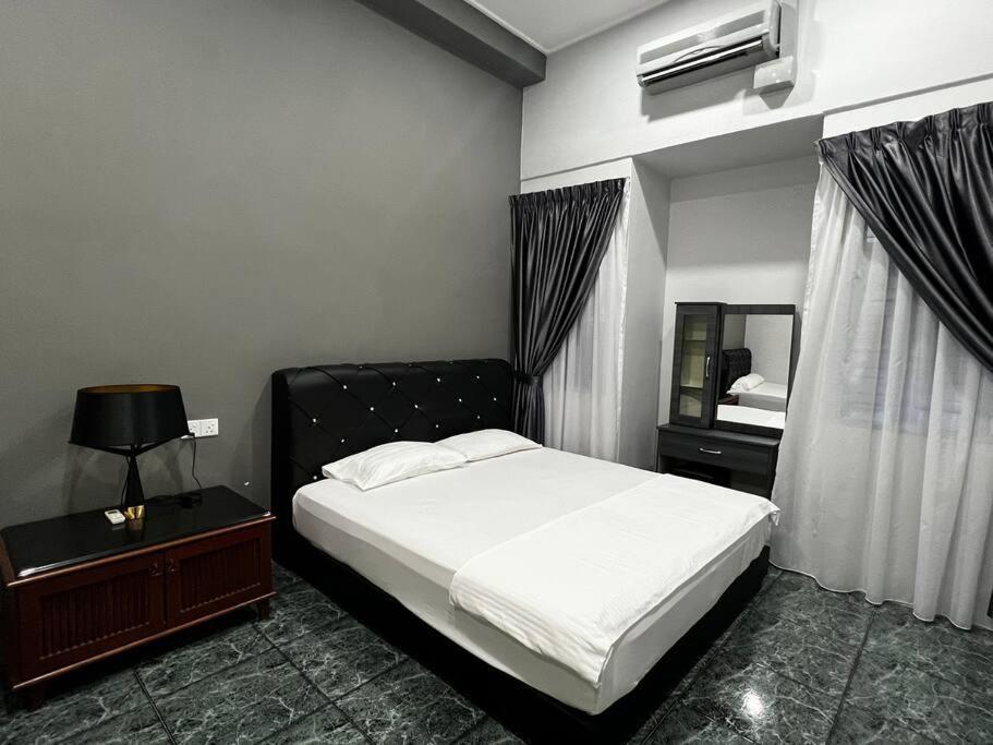 You&Me Corner Lot Homestay 17Pax Port Dickson Ngoại thất bức ảnh